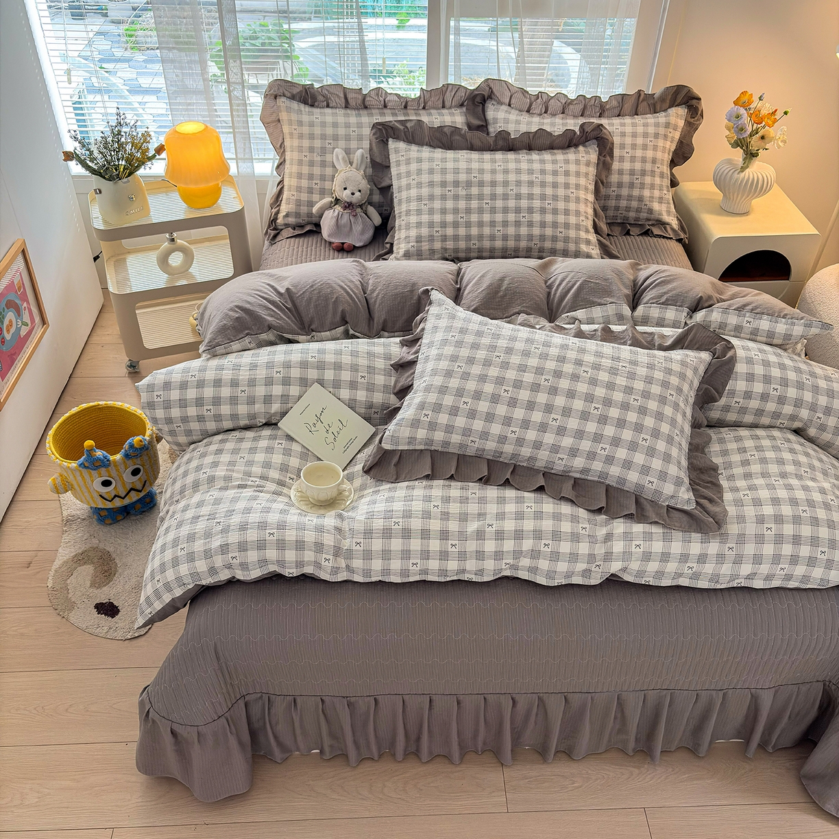 91家纺网 家纺一手货源 找家纺 民新家纺 2026新款泡芙双层纱床盖款四件套 蝴蝶结-灰