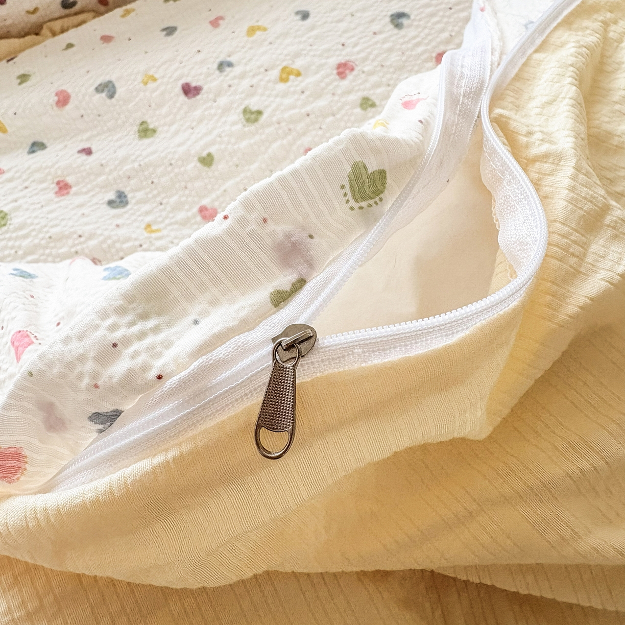 91家纺网 家纺一手货源 找家纺 民新家纺 2026新款泡芙双层纱床盖款四件套 心心相印