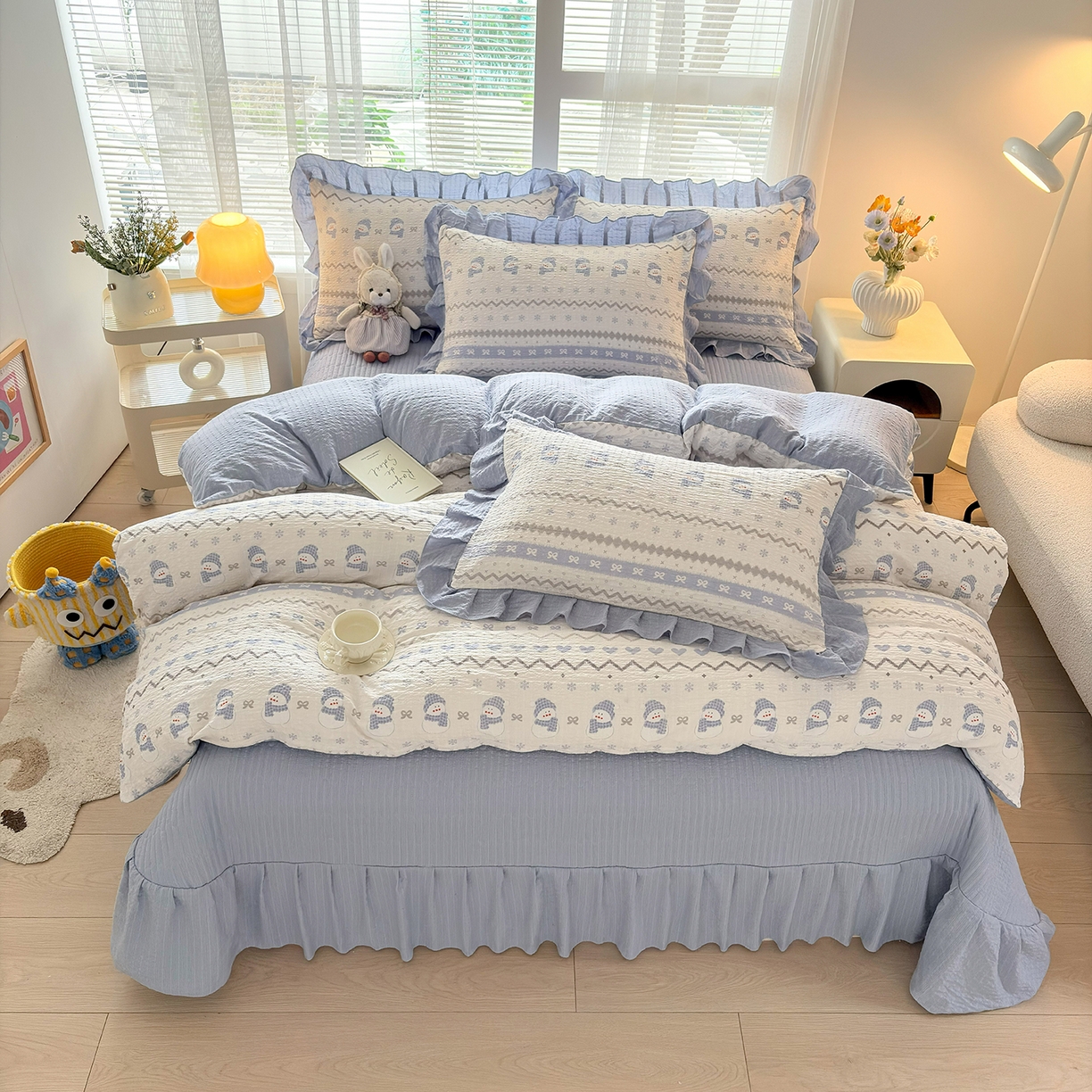 91家纺网 家纺一手货源 找家纺 民新家纺 2026新款泡芙双层纱床盖款四件套 小雪人-蓝