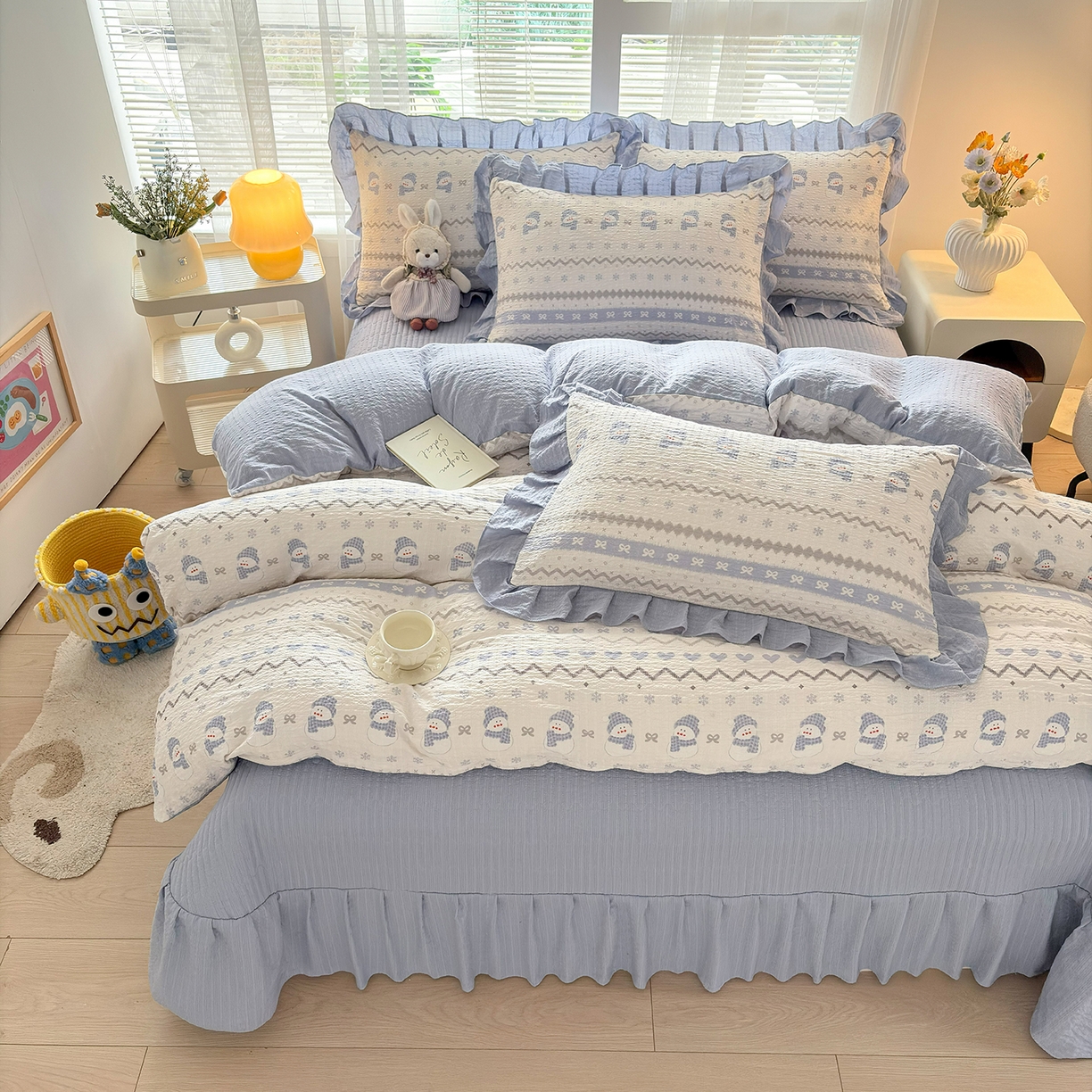 91家纺网 家纺一手货源 找家纺 民新家纺 2026新款泡芙双层纱床盖款四件套 小雪人-蓝