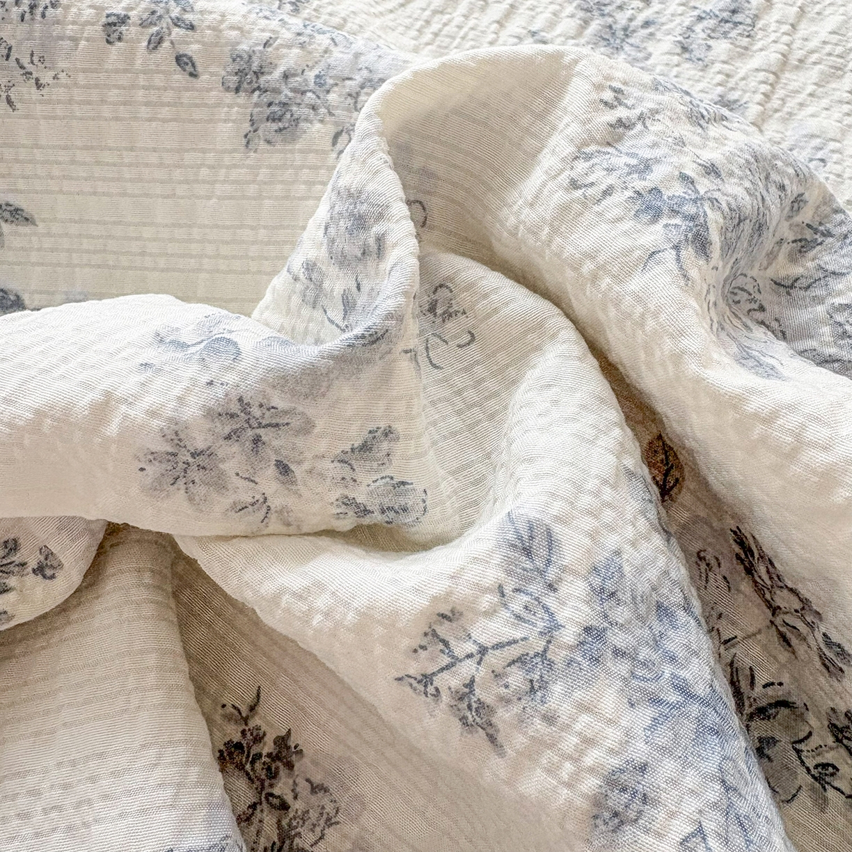 91家纺网 家纺一手货源 找家纺 民新家纺 2026新款泡芙双层纱床盖款四件套 仲夏之梦