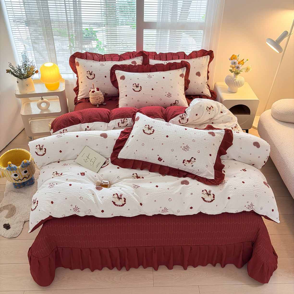 91家纺网 家纺一手货源 找家纺 民新家纺 2026新款泡芙双层纱床盖款四件套 鸿运小马