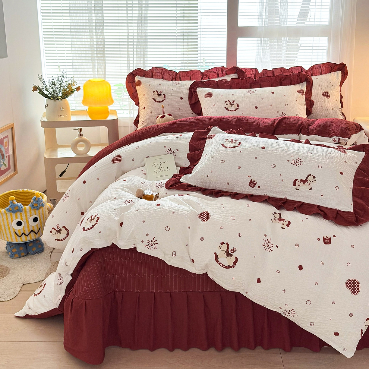 91家纺网 家纺一手货源 找家纺 民新家纺 2026新款泡芙双层纱床盖款四件套 鸿运小马