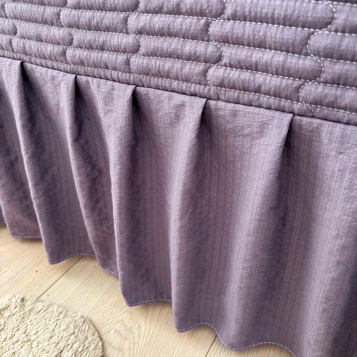 91家纺网 家纺一手货源 找家纺 民新家纺 2026新款泡芙双层纱床盖款四件套 晨雾花园