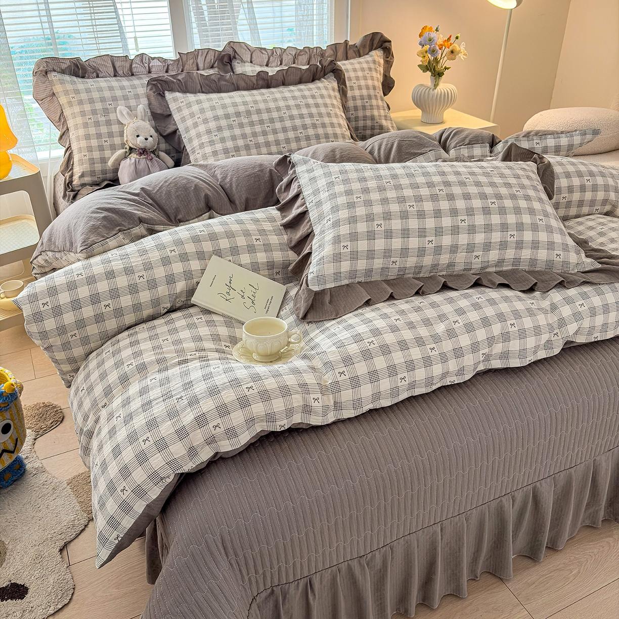 91家纺网 家纺一手货源 找家纺 民新家纺 2026新款泡芙双层纱床盖款四件套 蝴蝶结-灰