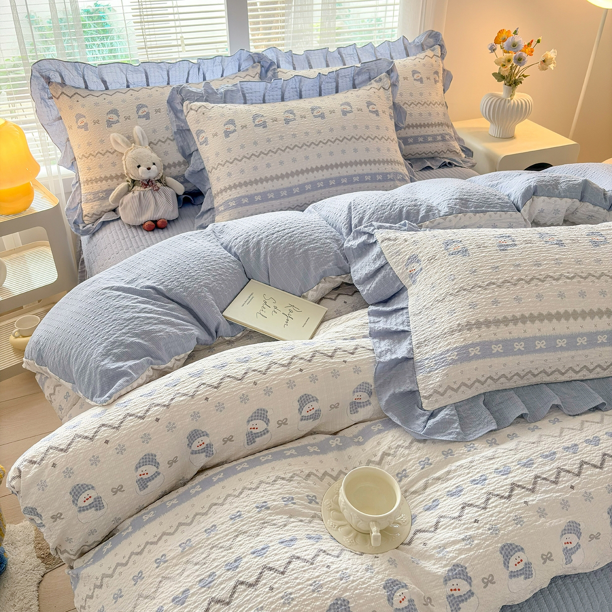 91家纺网 家纺一手货源 找家纺 民新家纺 2026新款泡芙双层纱床盖款四件套 小雪人-蓝