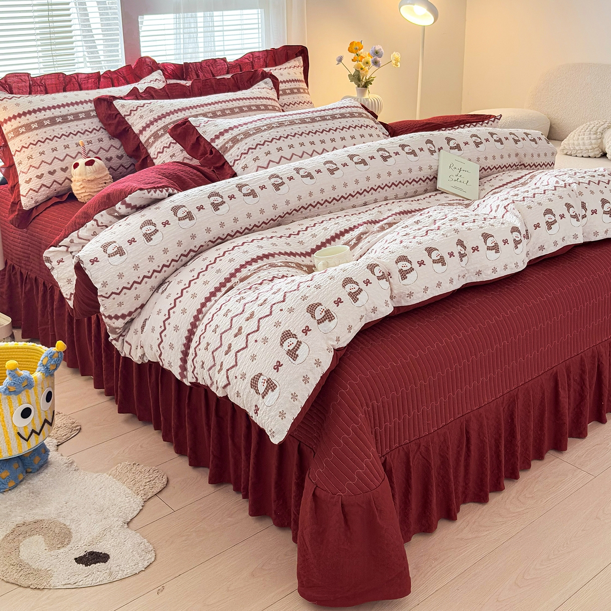 91家纺网 家纺一手货源 找家纺 民新家纺 2026新款泡芙双层纱床盖款四件套 小雪人-红