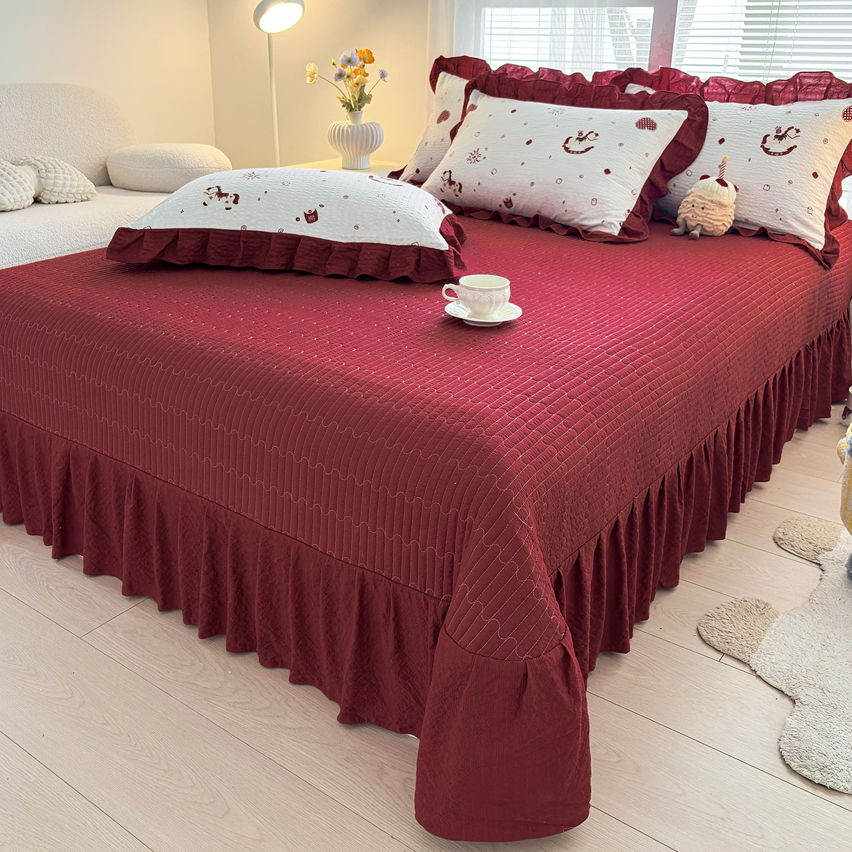 91家纺网 家纺一手货源 找家纺 民新家纺 2026新款泡芙双层纱床盖款四件套 鸿运小马