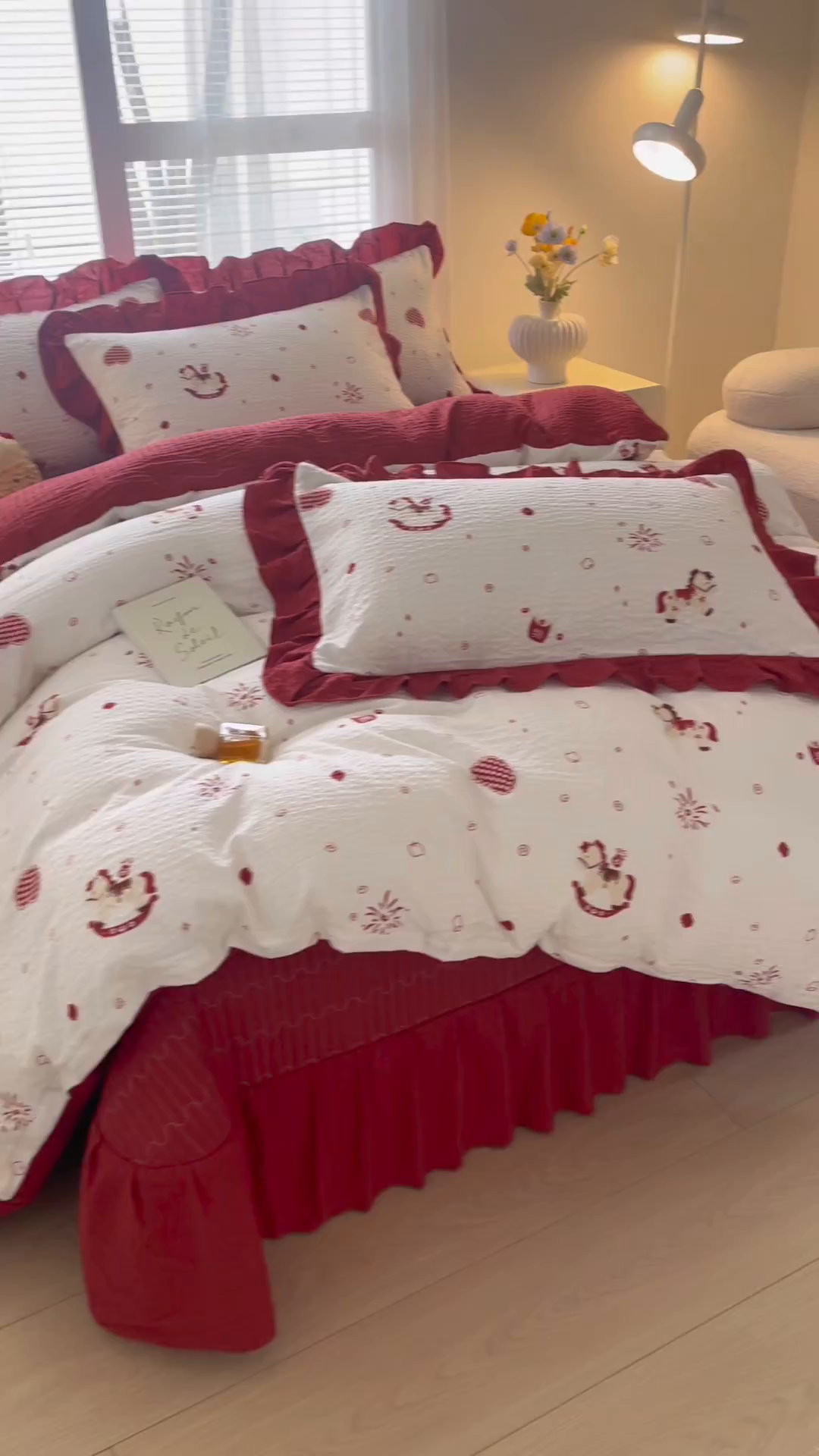 91家纺网 家纺一手货源 找家纺 民新家纺 2026新款泡芙双层纱床盖款四件套 鸿运小马