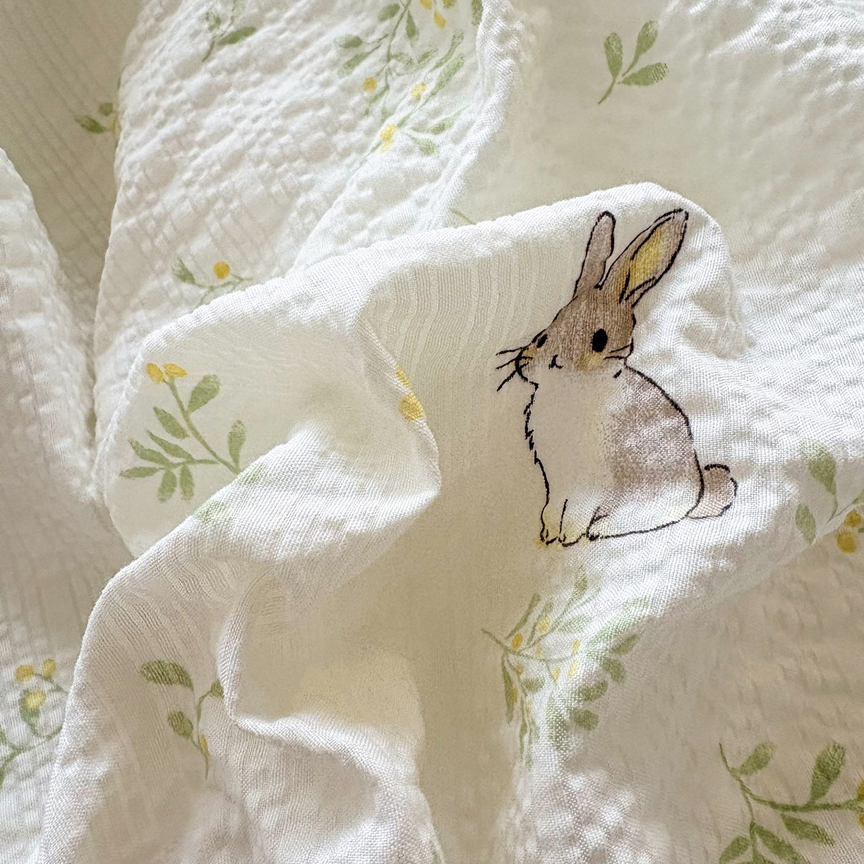 91家纺网 家纺一手货源 找家纺 民新家纺 2026新款泡芙双层纱床盖款四件套 乖乖兔