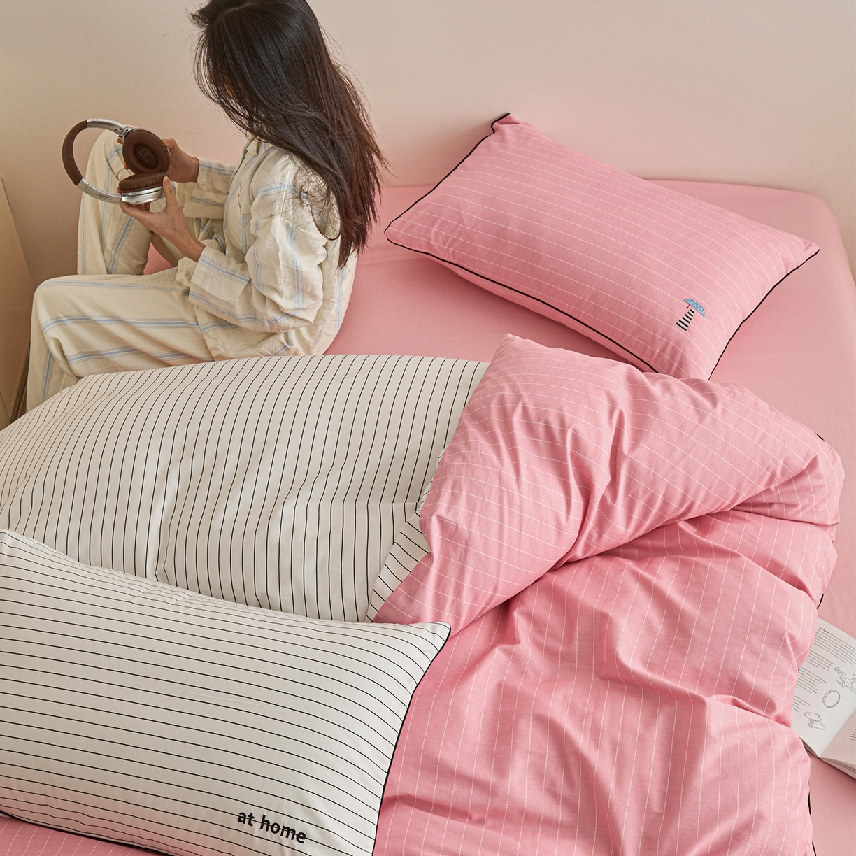 91家纺网 家纺一手货源 找家纺 （总）蓝邻家纺 2026新款全棉纯棉40s“at hone”绣花四件套系列