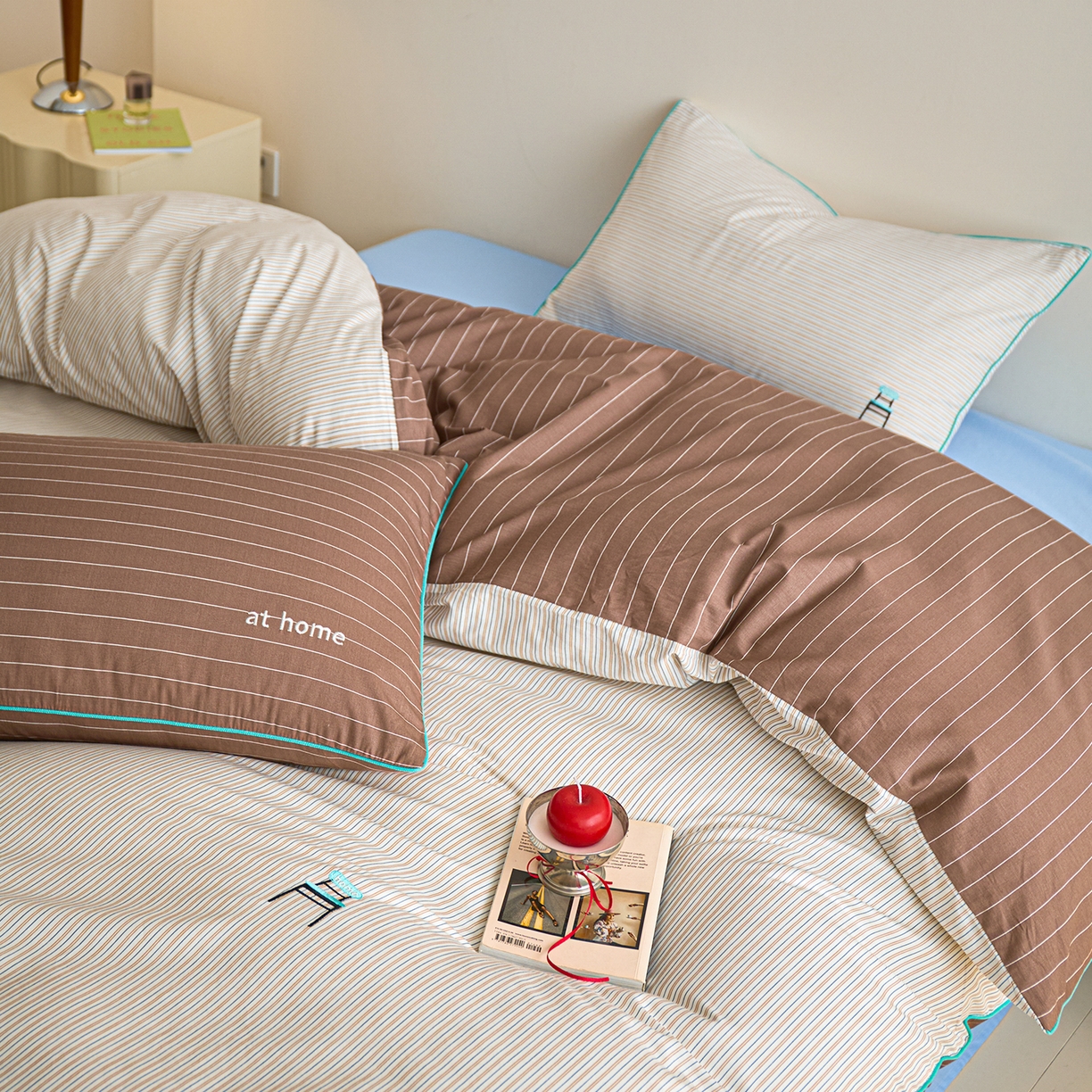 91家纺网 家纺一手货源 找家纺 （总）蓝邻家纺 2026新款全棉纯棉40s“at hone”绣花四件套系列