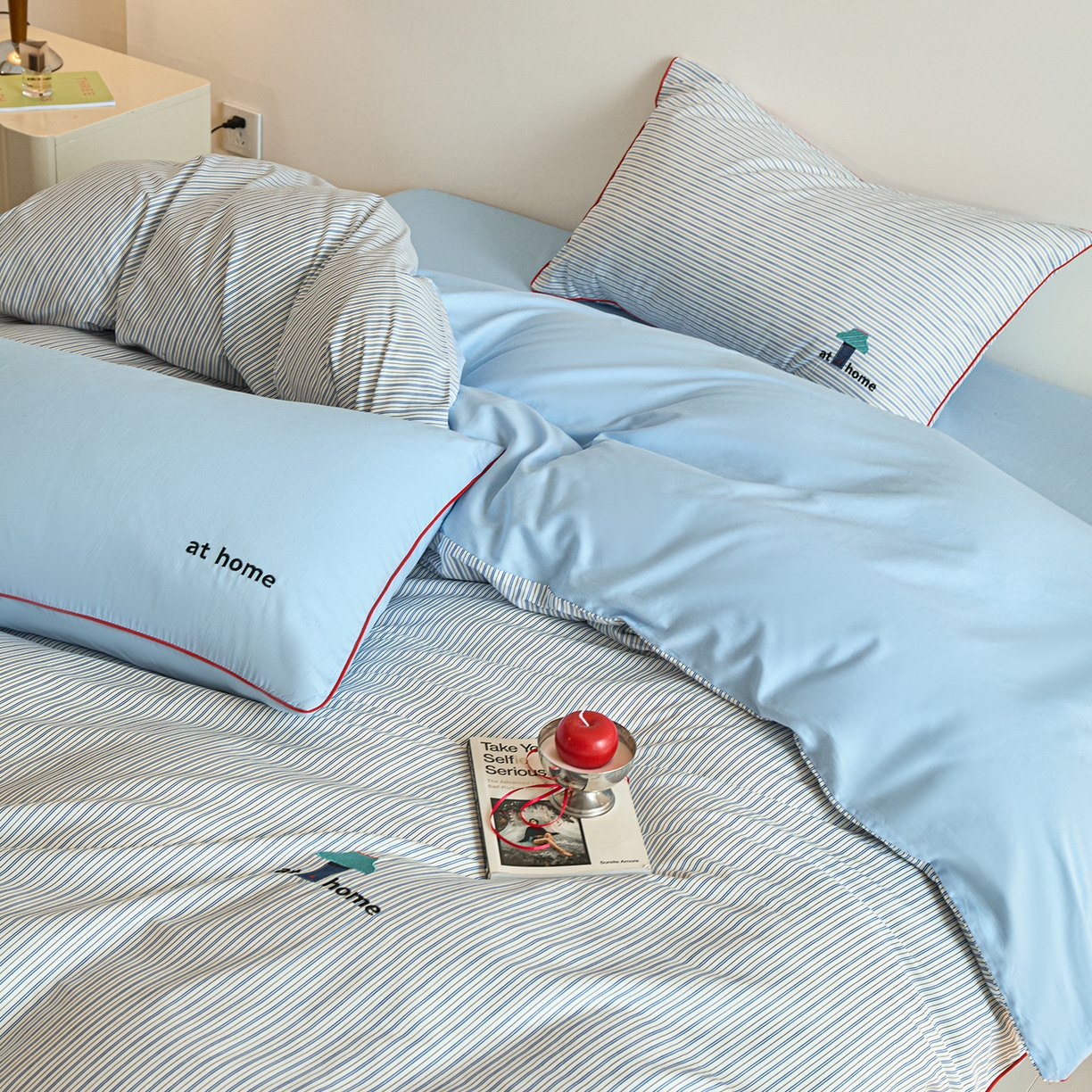 91家纺网 家纺一手货源 找家纺 （总）蓝邻家纺 2026新款全棉纯棉40s“at hone”绣花四件套系列