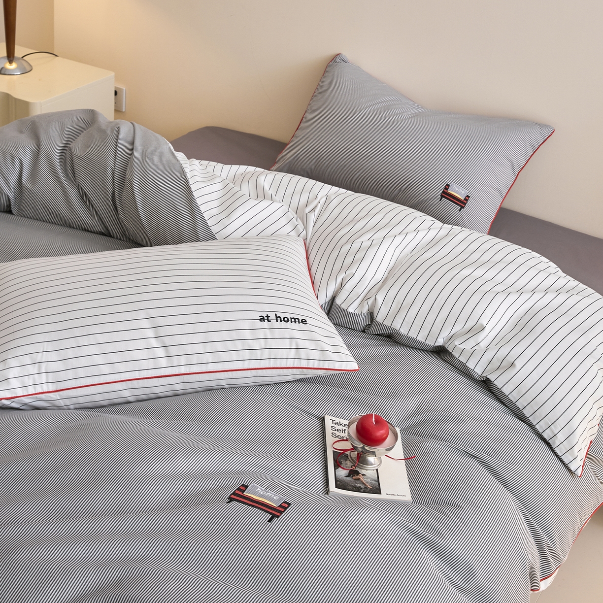 91家纺网 家纺一手货源 找家纺 （总）蓝邻家纺 2026新款全棉纯棉40s“at hone”绣花四件套系列