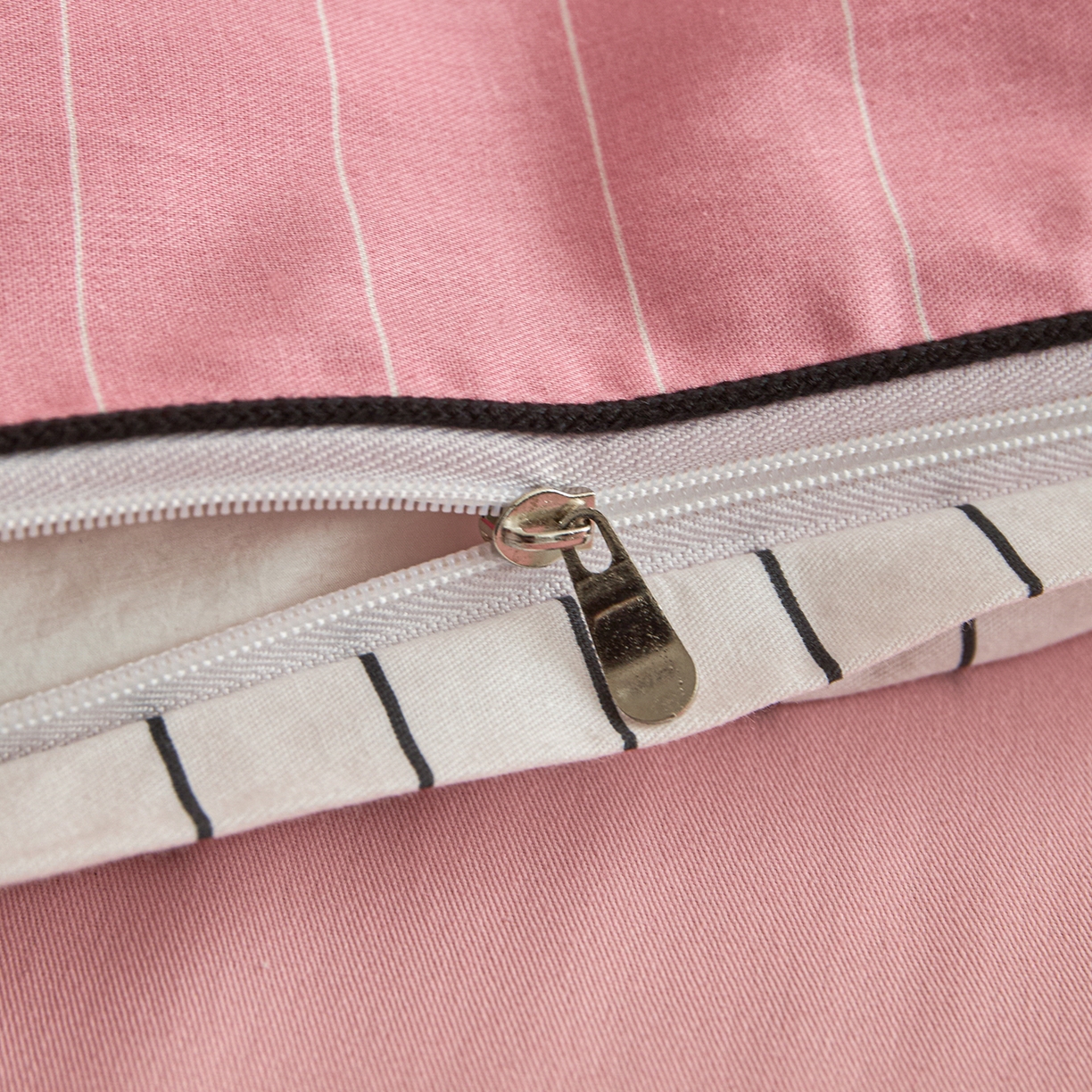 91家纺网 家纺一手货源 找家纺 （总）蓝邻家纺 2026新款全棉纯棉40s“at hone”绣花四件套系列