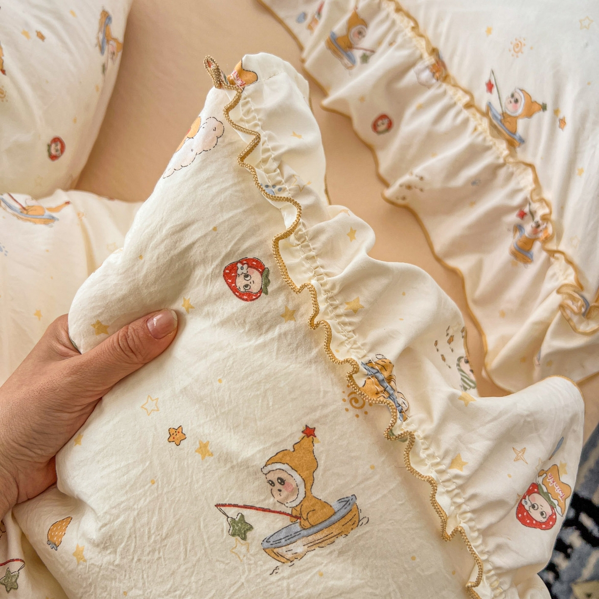 91家纺网 家纺一手货源 找家纺 睡美美家纺 2026新款水洗云朵棉亲肤花边款四件套 星星人