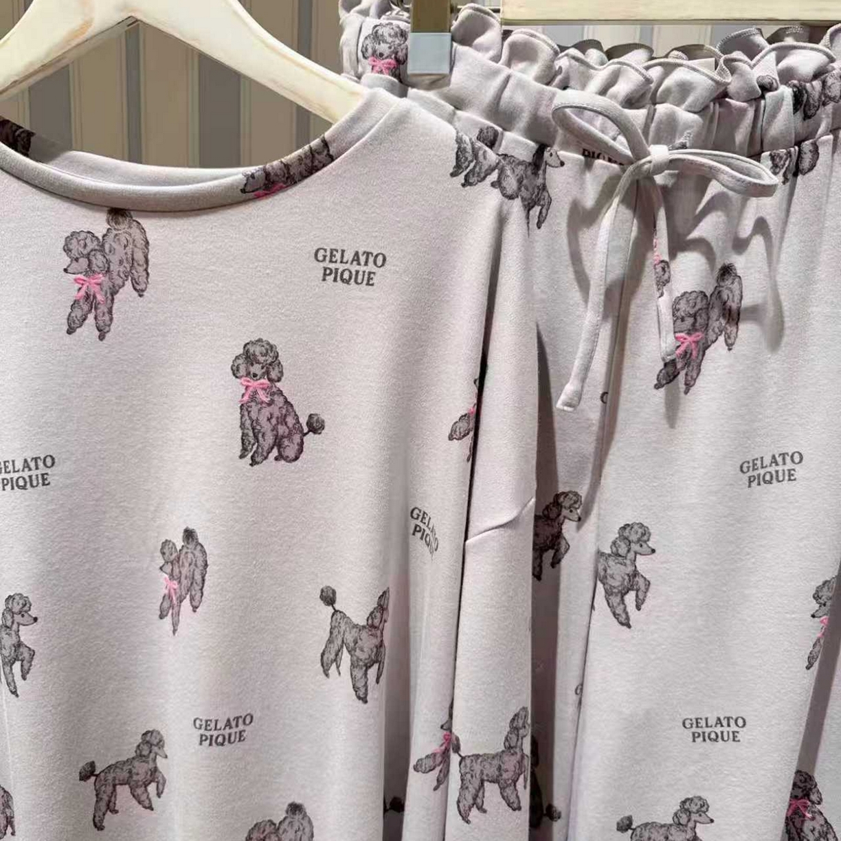 91家纺网 家纺一手货源 找家纺 妍景家居生活馆 2026新款混纺-满印贵宾犬套装 灰色