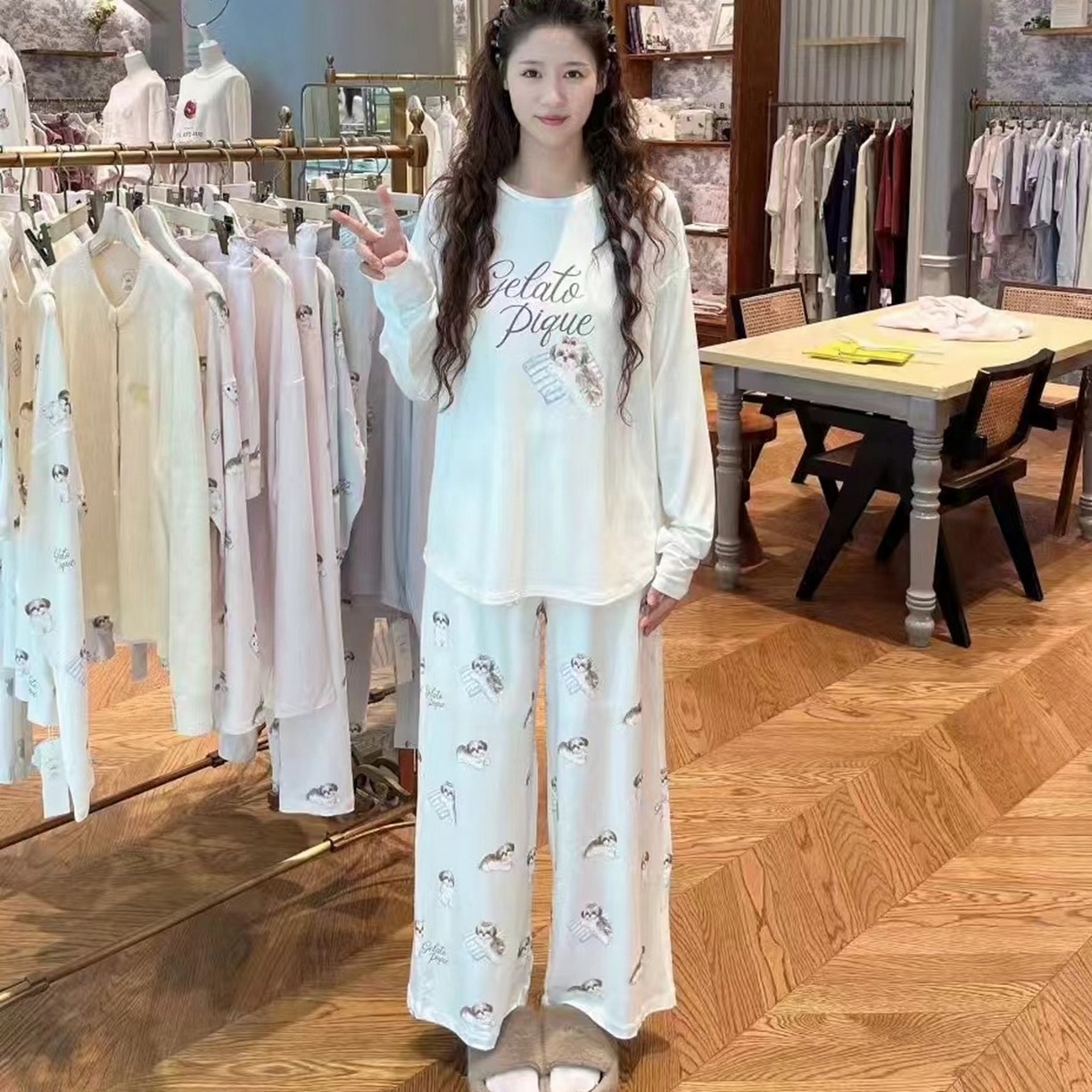 91家纺网 家纺一手货源 找家纺 （总）妍景家居生活馆 2026新款抱枕西施小狗套装