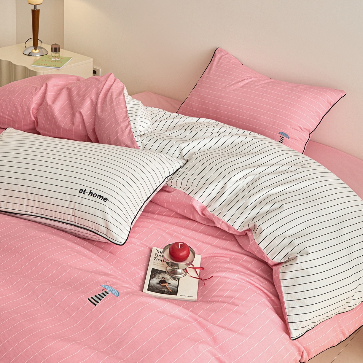 91家纺网 家纺一手货源 找家纺 （总）蓝邻家纺 2026新款全棉纯棉40s“at hone”绣花四件套系列