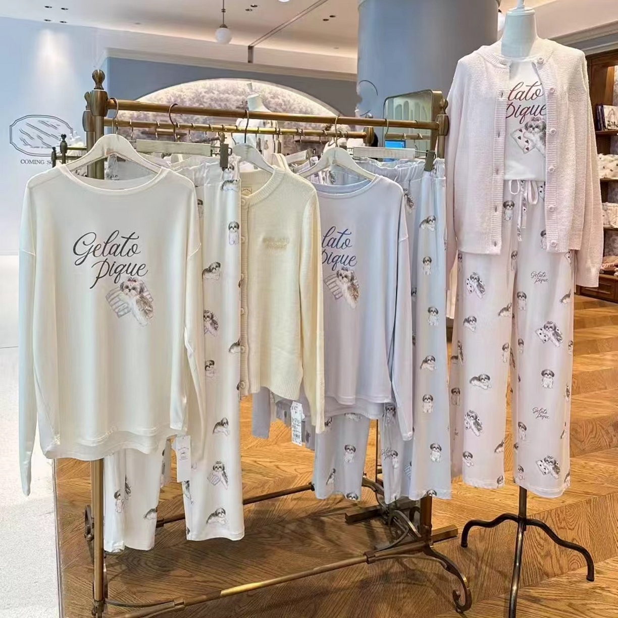 91家纺网 家纺一手货源 找家纺 妍景家居生活馆 2026新款抱枕西施小狗套装 白色