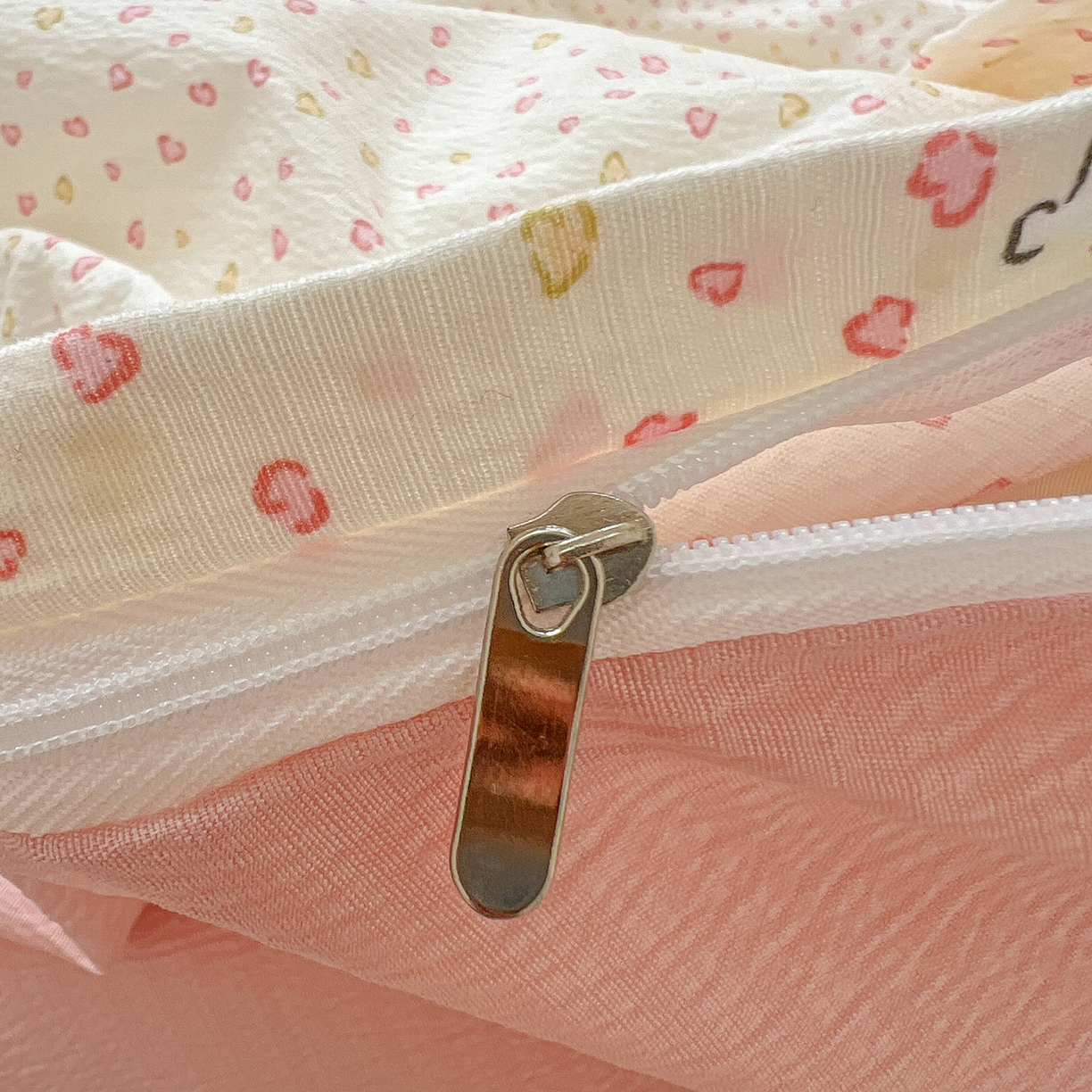 91家纺网 家纺一手货源 找家纺 金梦拉家纺 2026春夏新款云感双层纱皱皱纱系列四件套 爱心小兔