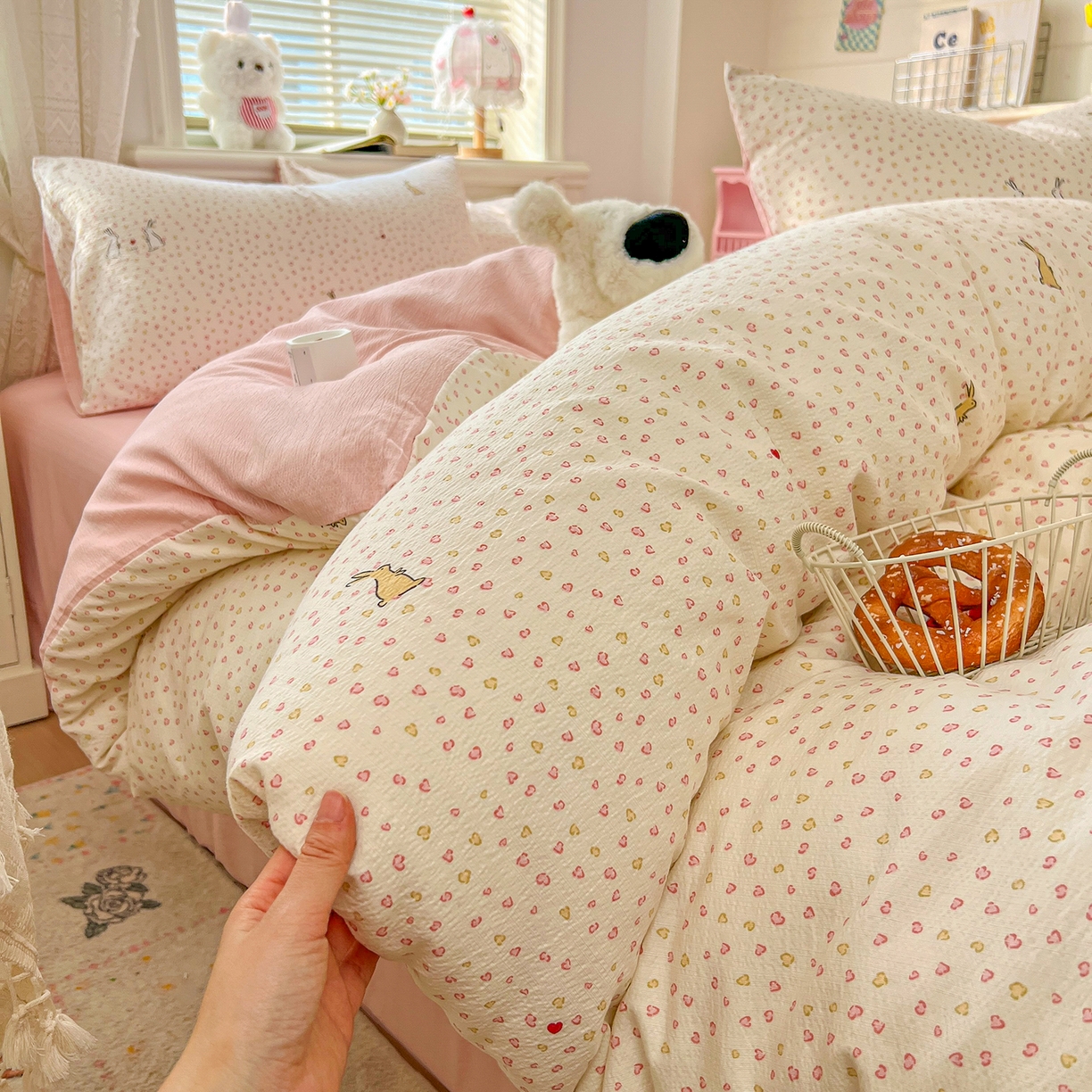 91家纺网 家纺一手货源 找家纺 金梦拉家纺 2026春夏新款云感双层纱皱皱纱系列四件套 爱心小兔