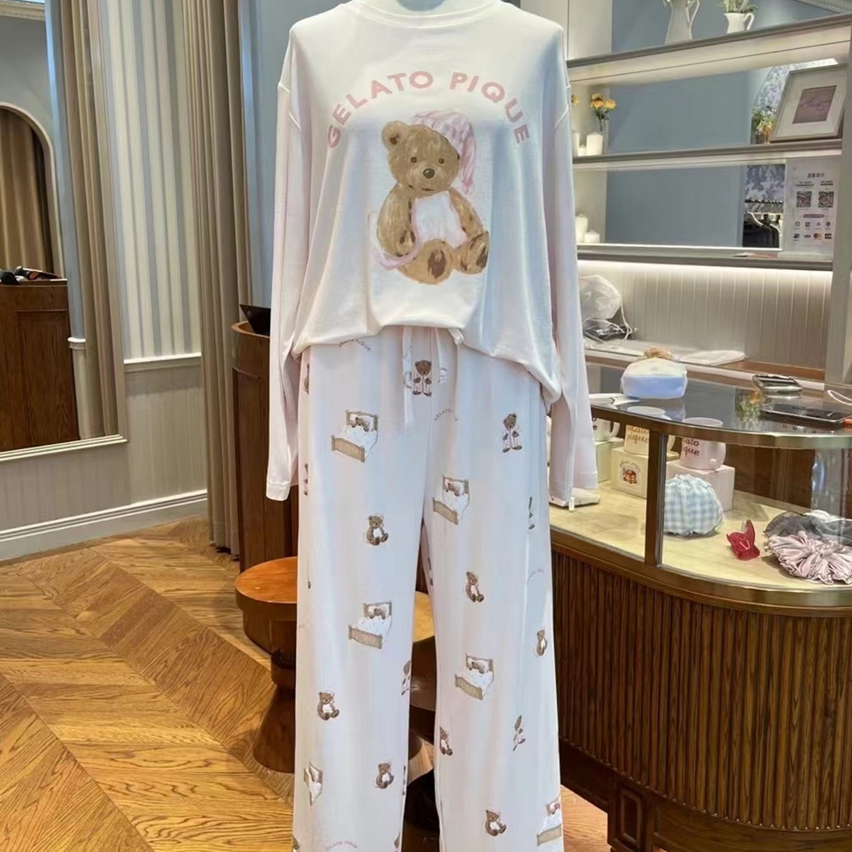 91家纺网 家纺一手货源 找家纺 妍景家居生活馆 2026新款抱枕带帽小熊套装 粉色