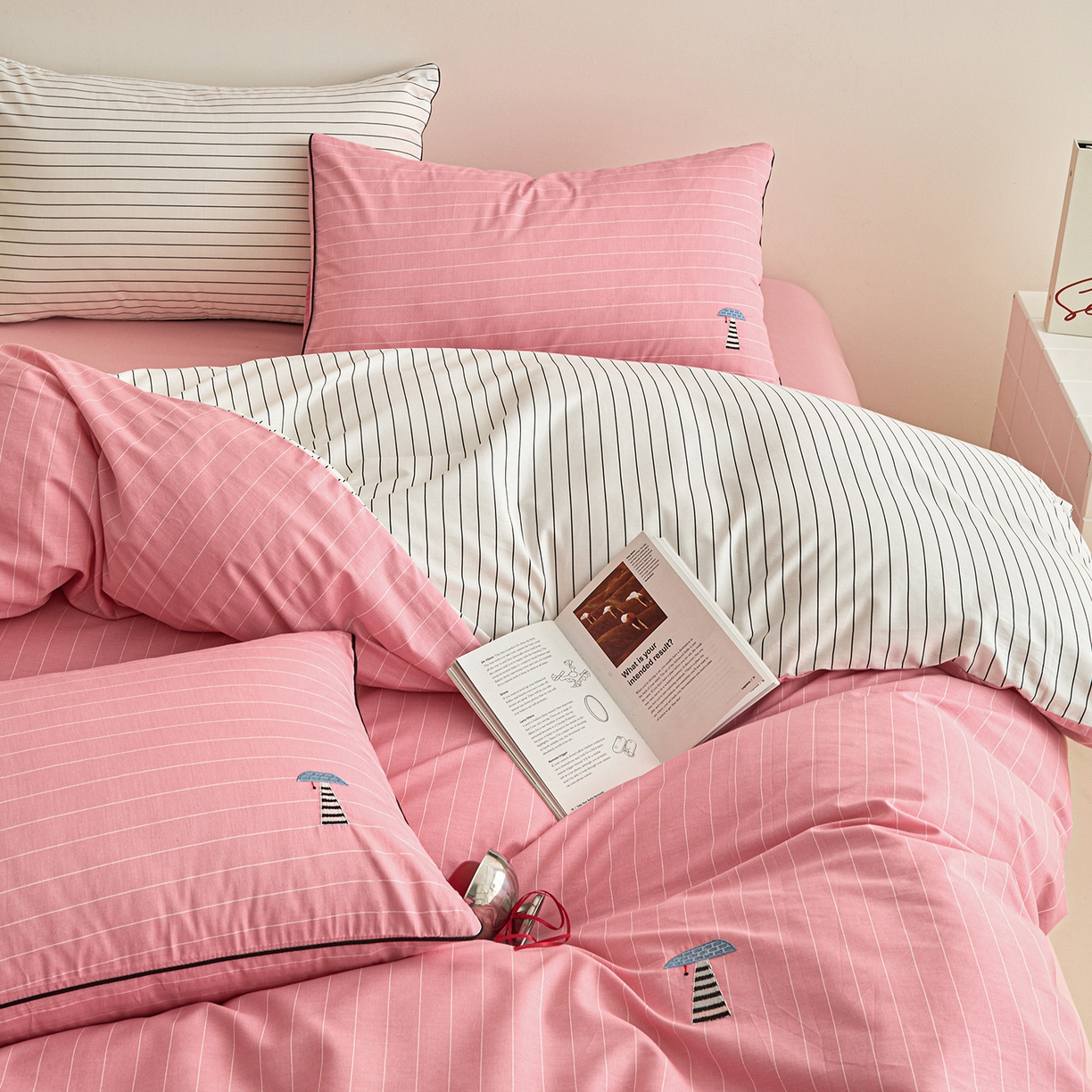 91家纺网 家纺一手货源 找家纺 （总）蓝邻家纺 2026新款全棉纯棉40s“at hone”绣花四件套系列