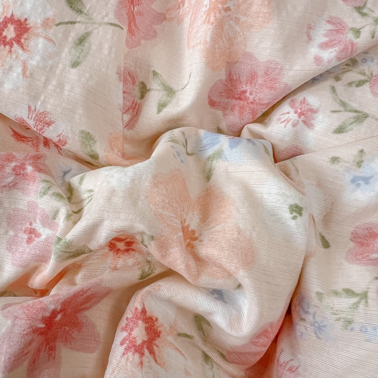 91家纺网 家纺一手货源 找家纺 金梦拉家纺 2026春夏新款云感双层纱皱皱纱系列四件套 白桃乌龙