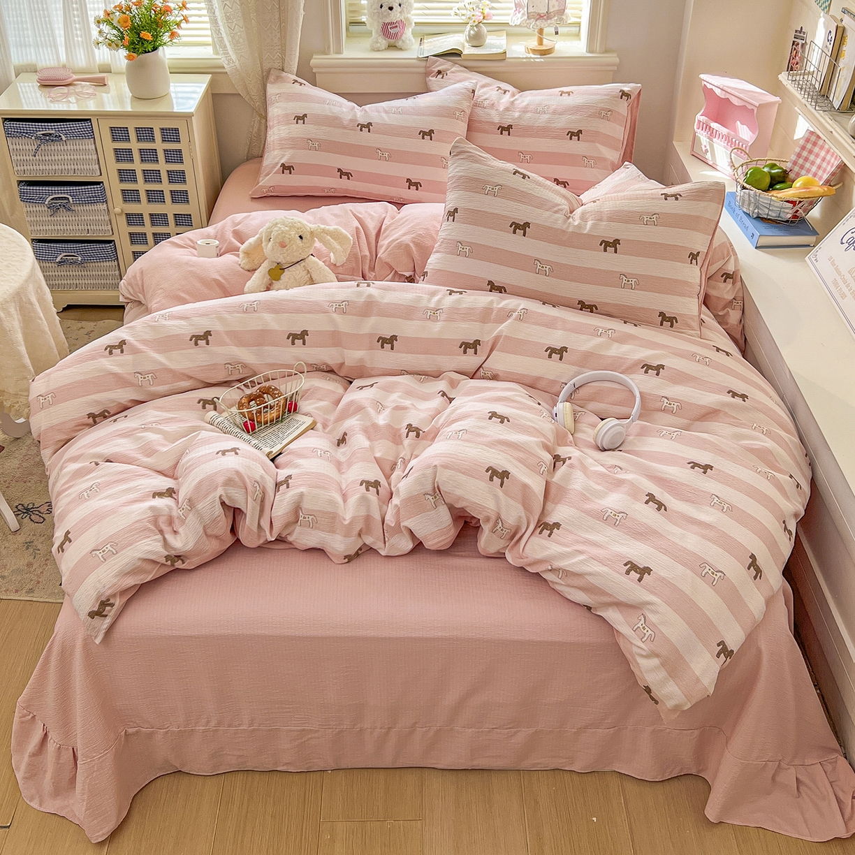 91家纺网 家纺一手货源 找家纺 金梦拉家纺 2026春夏新款云感双层纱皱皱纱系列四件套 宝莉粉