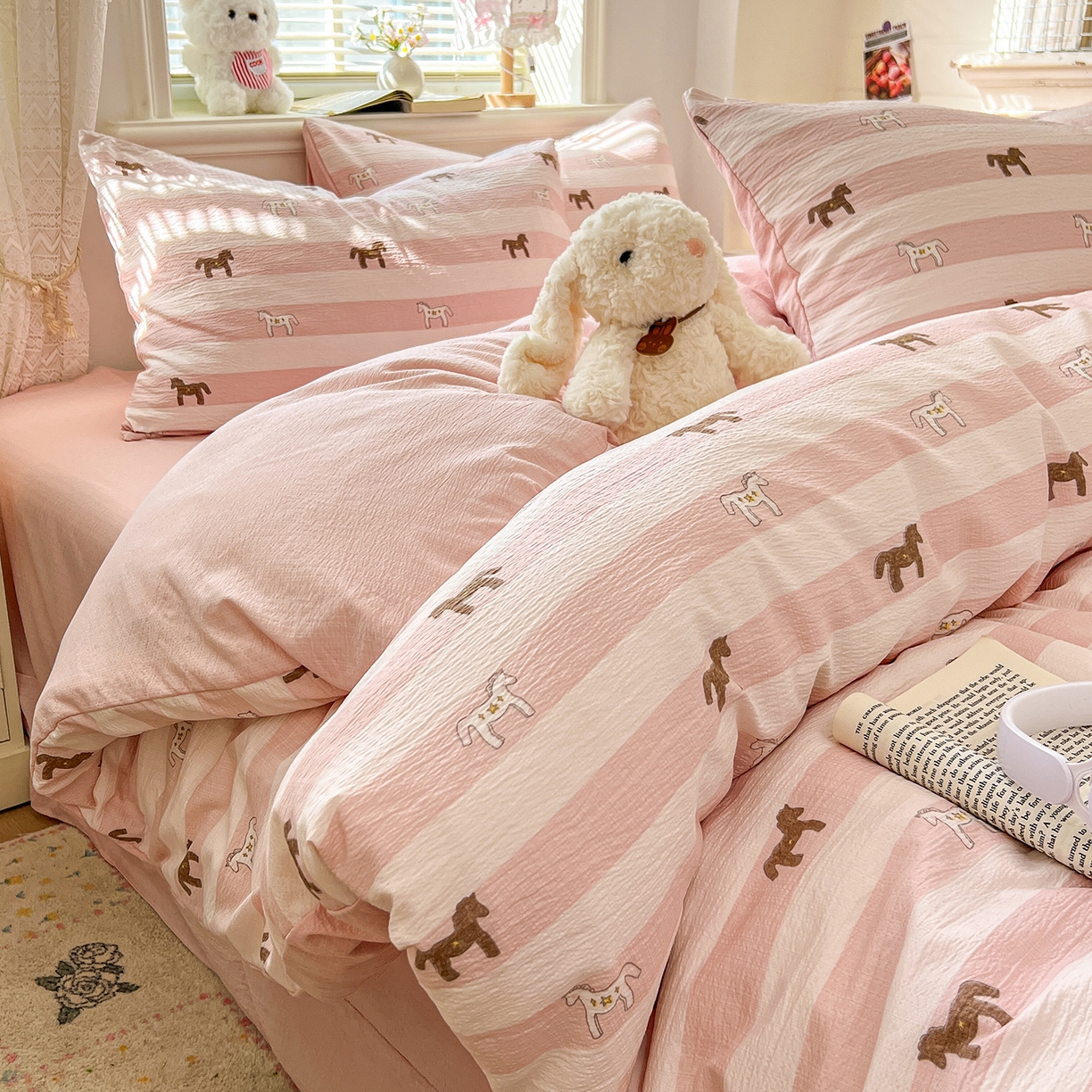 91家纺网 家纺一手货源 找家纺 金梦拉家纺 2026春夏新款云感双层纱皱皱纱系列四件套 宝莉粉