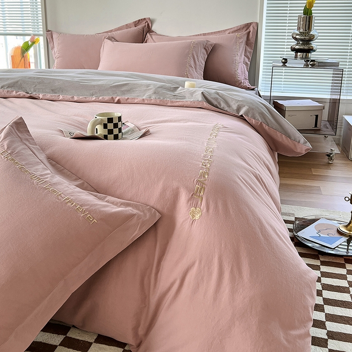 91家纺网 家纺一手货源 找家纺 拼社家纺 2026新款A类色织全棉水洗棉四件套纯棉四件套刺绣床上用品-漫系列 红豆沙+雅灰