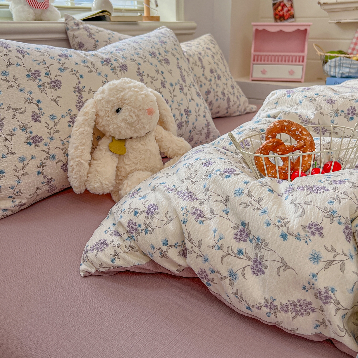 91家纺网 家纺一手货源 找家纺 金梦拉家纺 2026春夏新款云感双层纱皱皱纱系列四件套 春日铃兰