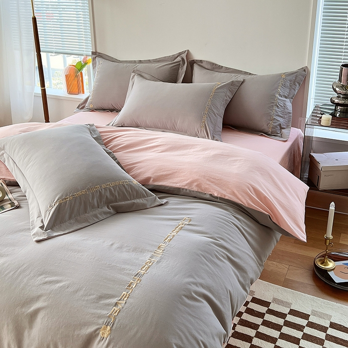 91家纺网 家纺一手货源 找家纺 拼社家纺 2026新款A类色织全棉水洗棉四件套纯棉四件套刺绣床上用品-漫系列 迷雾灰+玫瑰粉