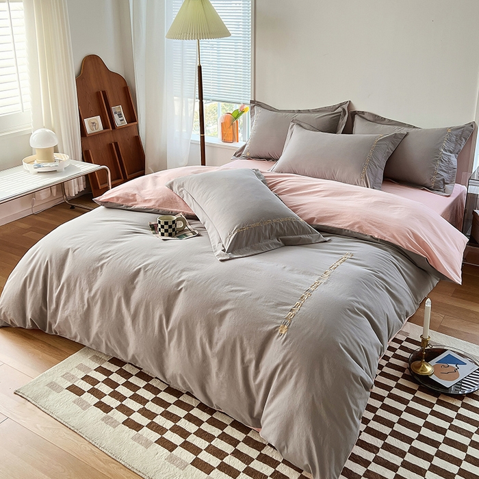 91家纺网 家纺一手货源 找家纺 拼社家纺 2026新款A类色织全棉水洗棉四件套纯棉四件套刺绣床上用品-漫系列 迷雾灰+玫瑰粉