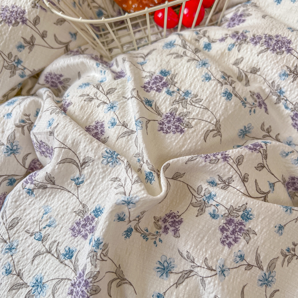 91家纺网 家纺一手货源 找家纺 金梦拉家纺 2026春夏新款云感双层纱皱皱纱系列四件套 春日铃兰