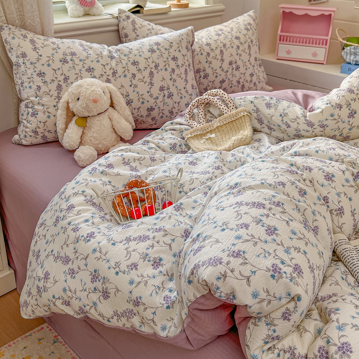 91家纺网 家纺一手货源 找家纺 金梦拉家纺 2026春夏新款云感双层纱皱皱纱系列四件套 春日铃兰