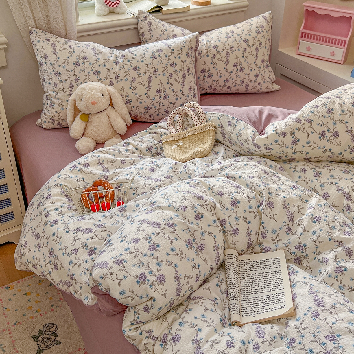 91家纺网 家纺一手货源 找家纺 金梦拉家纺 2026春夏新款云感双层纱皱皱纱系列四件套 春日铃兰