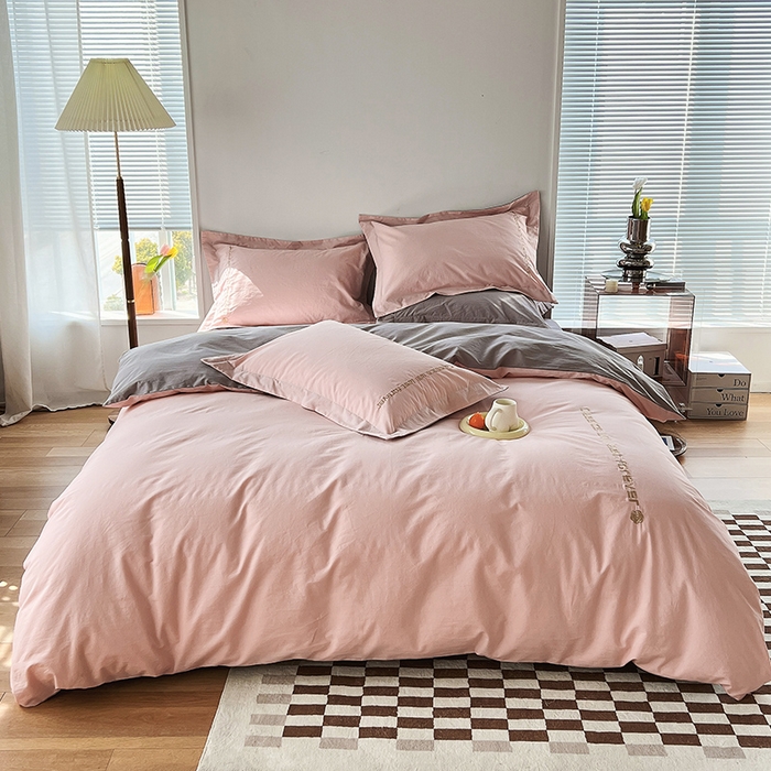 91家纺网 家纺一手货源 找家纺 拼社家纺 2026新款A类色织全棉水洗棉四件套纯棉四件套刺绣床上用品-漫系列 蜜粉+雅灰