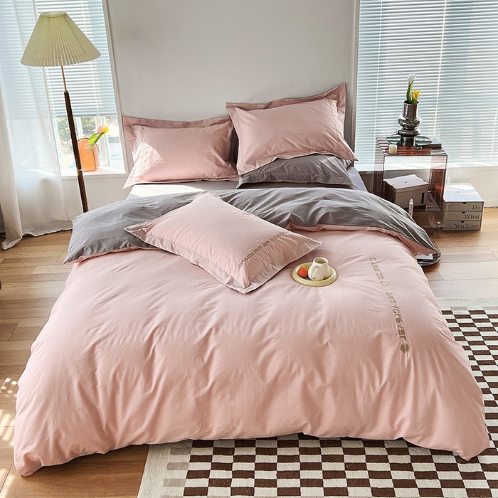 91家纺网 家纺一手货源 找家纺 拼社家纺 2026新款A类色织全棉水洗棉四件套纯棉四件套刺绣床上用品-漫系列 蜜粉+雅灰