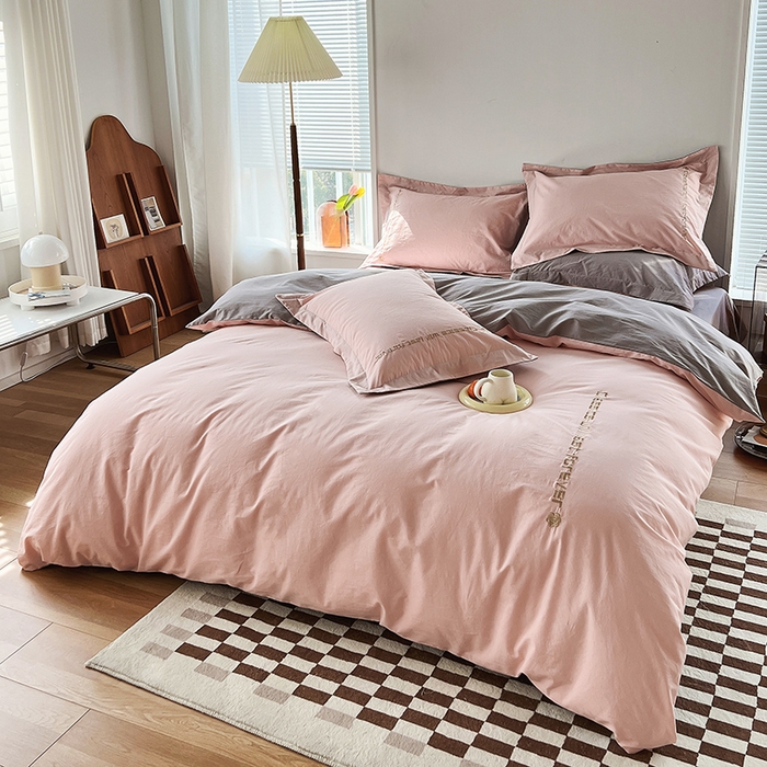 91家纺网 家纺一手货源 找家纺 拼社家纺 2026新款A类色织全棉水洗棉四件套纯棉四件套刺绣床上用品-漫系列 蜜粉+雅灰