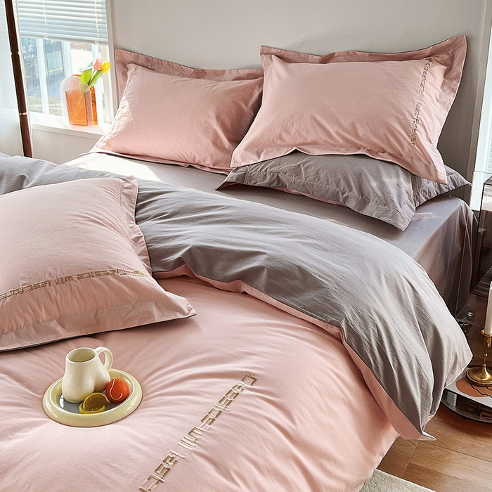 91家纺网 家纺一手货源 找家纺 拼社家纺 2026新款A类色织全棉水洗棉四件套纯棉四件套刺绣床上用品-漫系列 蜜粉+雅灰