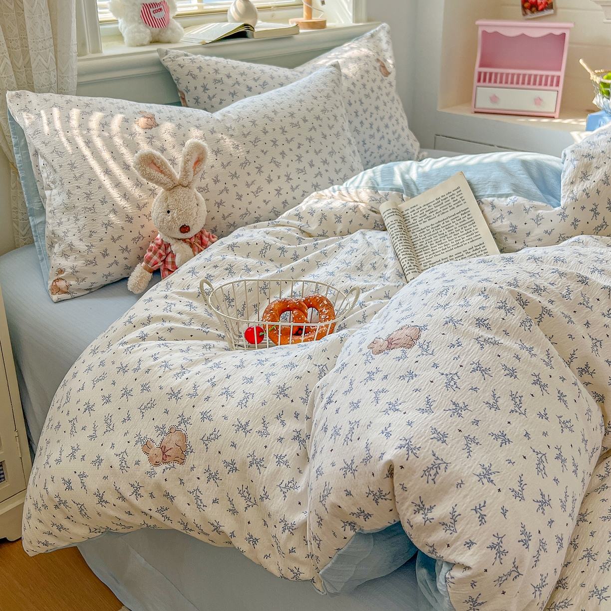 91家纺网 家纺一手货源 找家纺 金梦拉家纺 2026春夏新款云感双层纱皱皱纱系列四件套 丛林兔