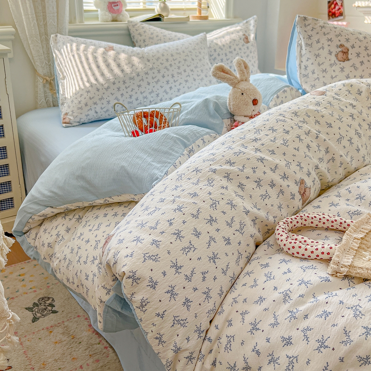 91家纺网 家纺一手货源 找家纺 金梦拉家纺 2026春夏新款云感双层纱皱皱纱系列四件套 丛林兔