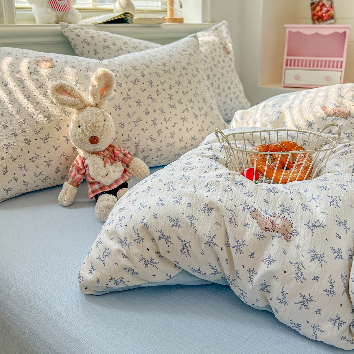 91家纺网 家纺一手货源 找家纺 金梦拉家纺 2026春夏新款云感双层纱皱皱纱系列四件套 丛林兔