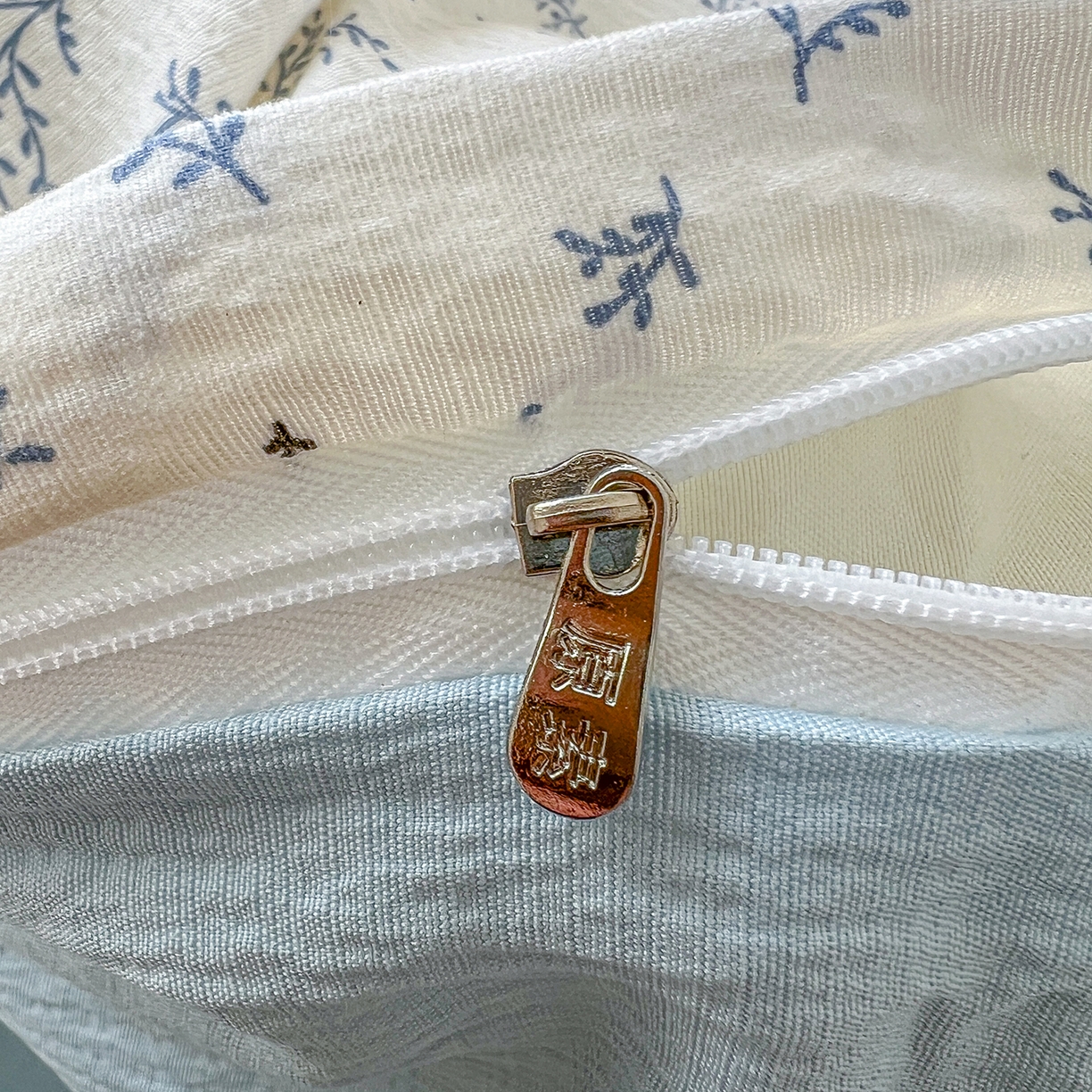 91家纺网 家纺一手货源 找家纺 金梦拉家纺 2026春夏新款云感双层纱皱皱纱系列四件套 丛林兔