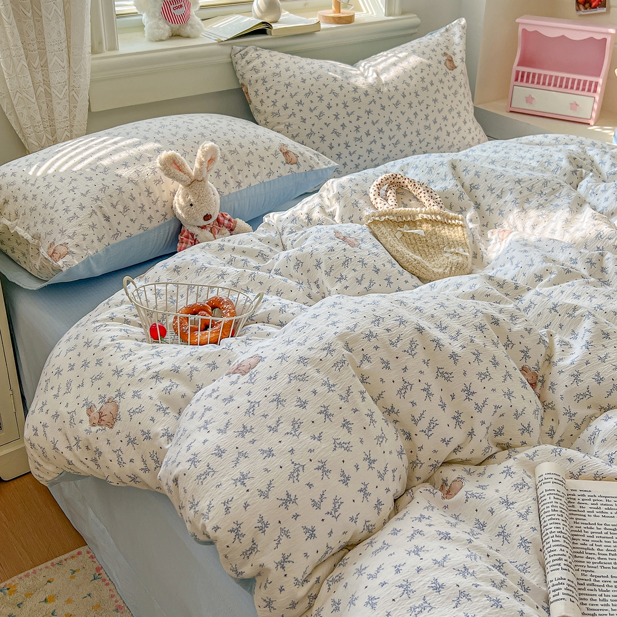 91家纺网 家纺一手货源 找家纺 金梦拉家纺 2026春夏新款云感双层纱皱皱纱系列四件套 丛林兔