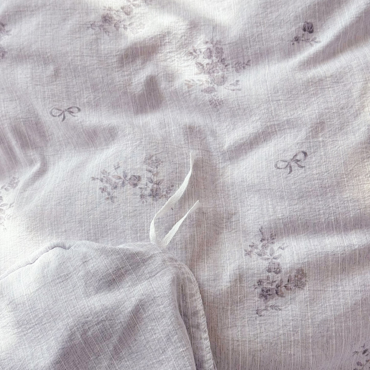 91家纺网 家纺一手货源 找家纺 赛丽雅 2026春夏新款色织提花麻法式花边款四件套 时光缓缓