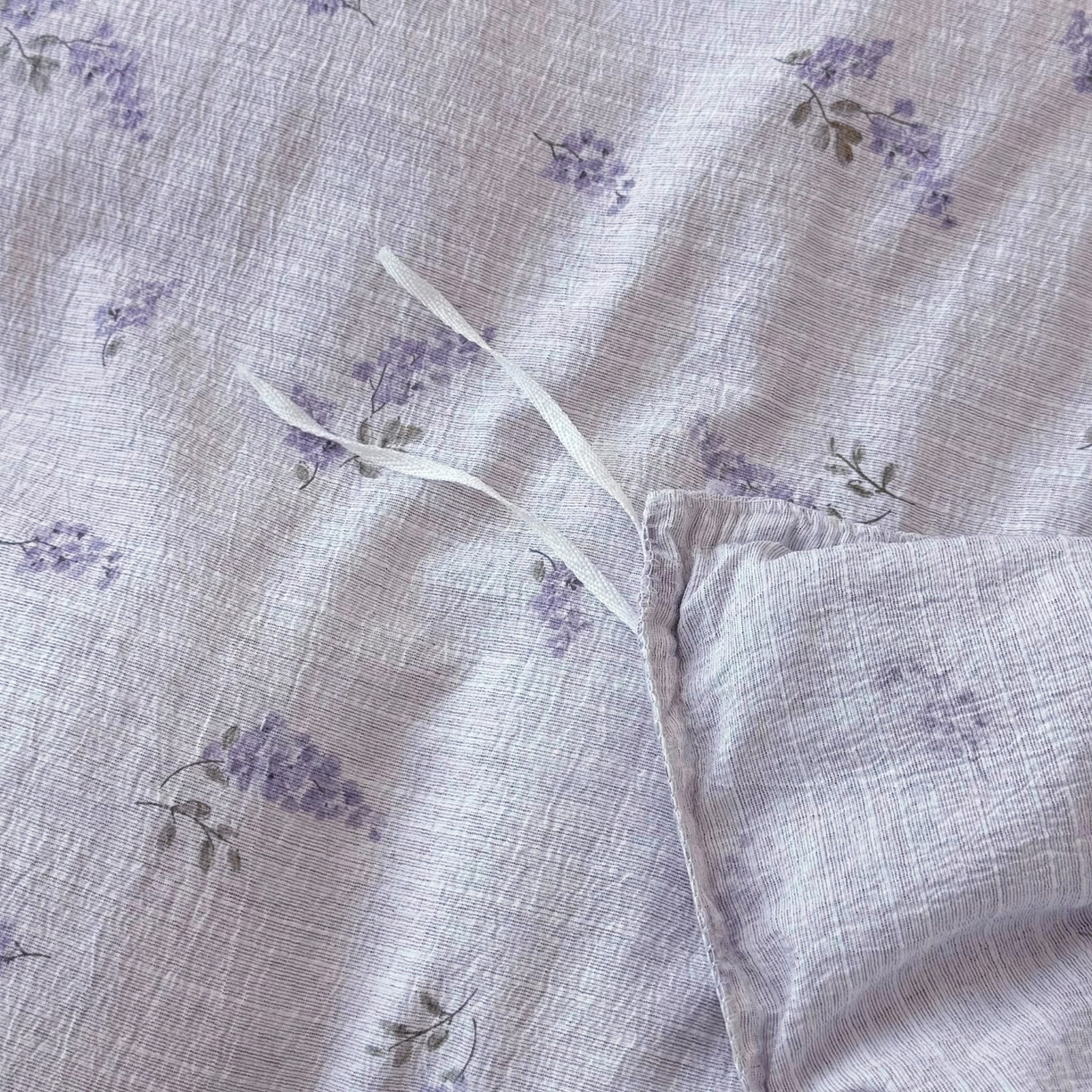 91家纺网 家纺一手货源 找家纺 赛丽雅 2026春夏新款色织提花麻法式花边款四件套 微风知晓