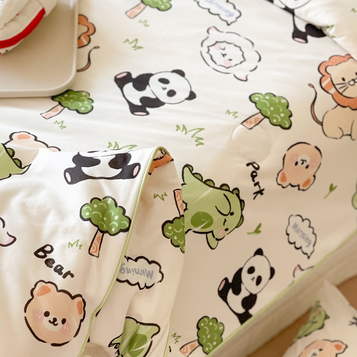 91家纺网 家纺一手货源 找家纺 咏绒家纺工厂店 厂家直销网销爆款花型永不断货2025春夏新款A类牛奶针织棉大豆夏被（长期款） 大森林